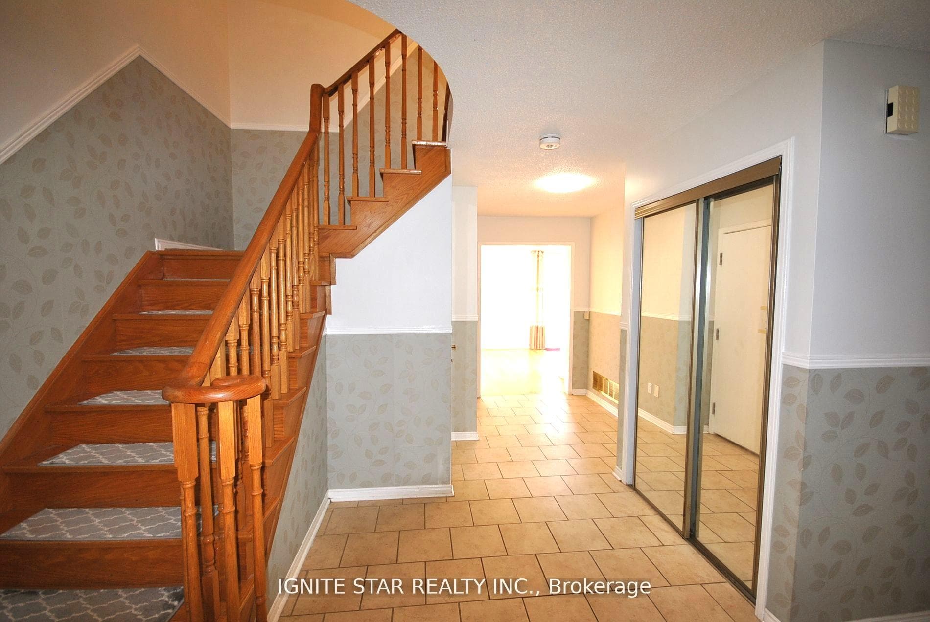 2368 Credit Valley Road Unit upper level photo 9