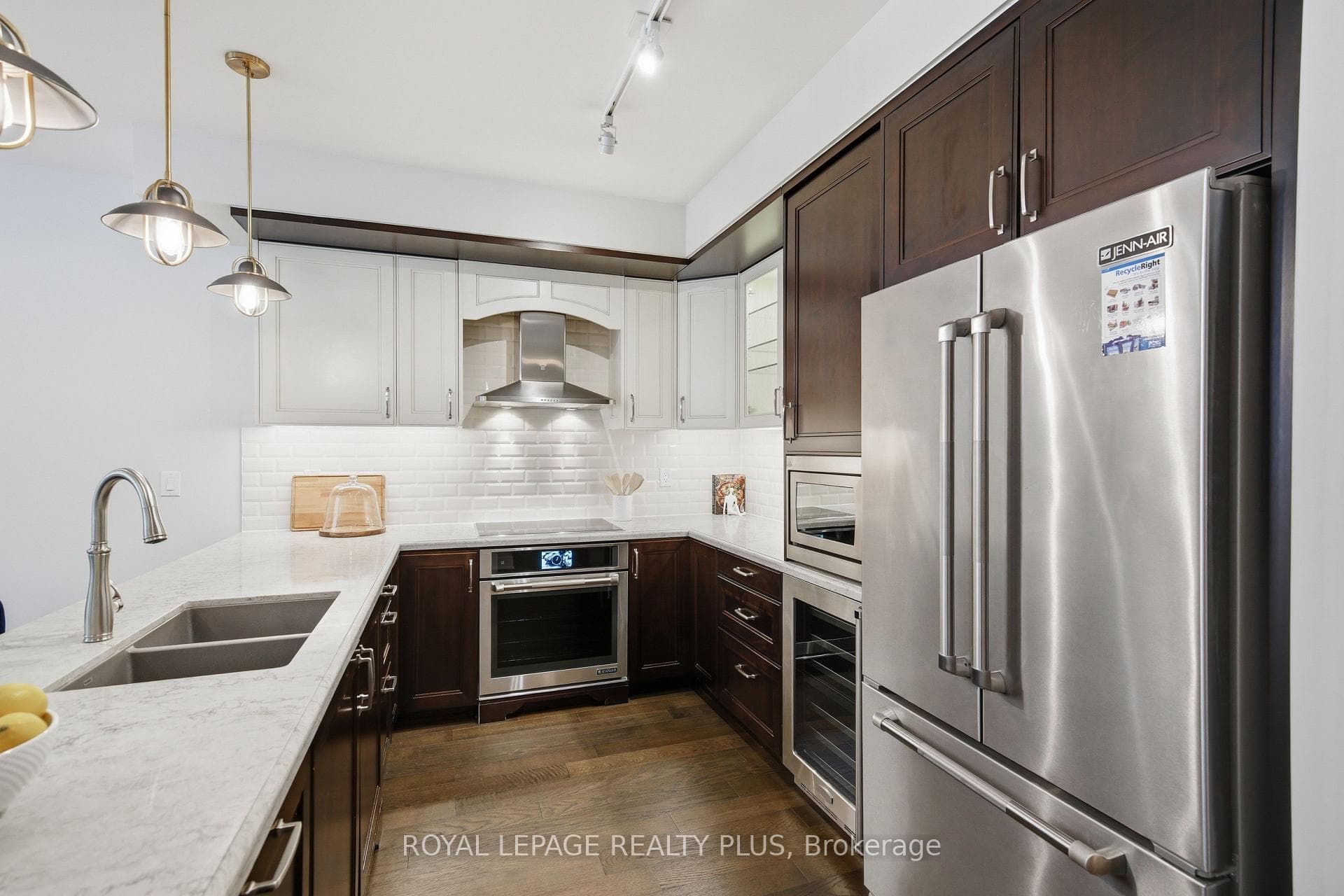 1575 Lakeshore Road Unit 117 photo 14