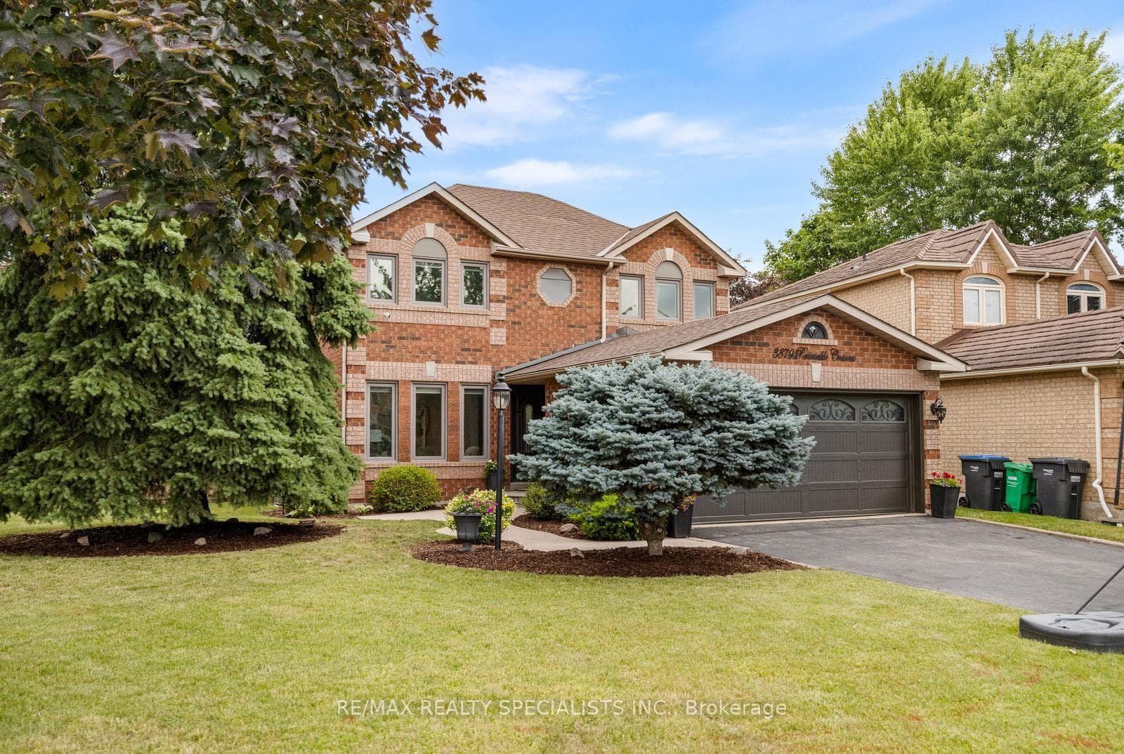 3879 Periwinkle Crescent photo 1