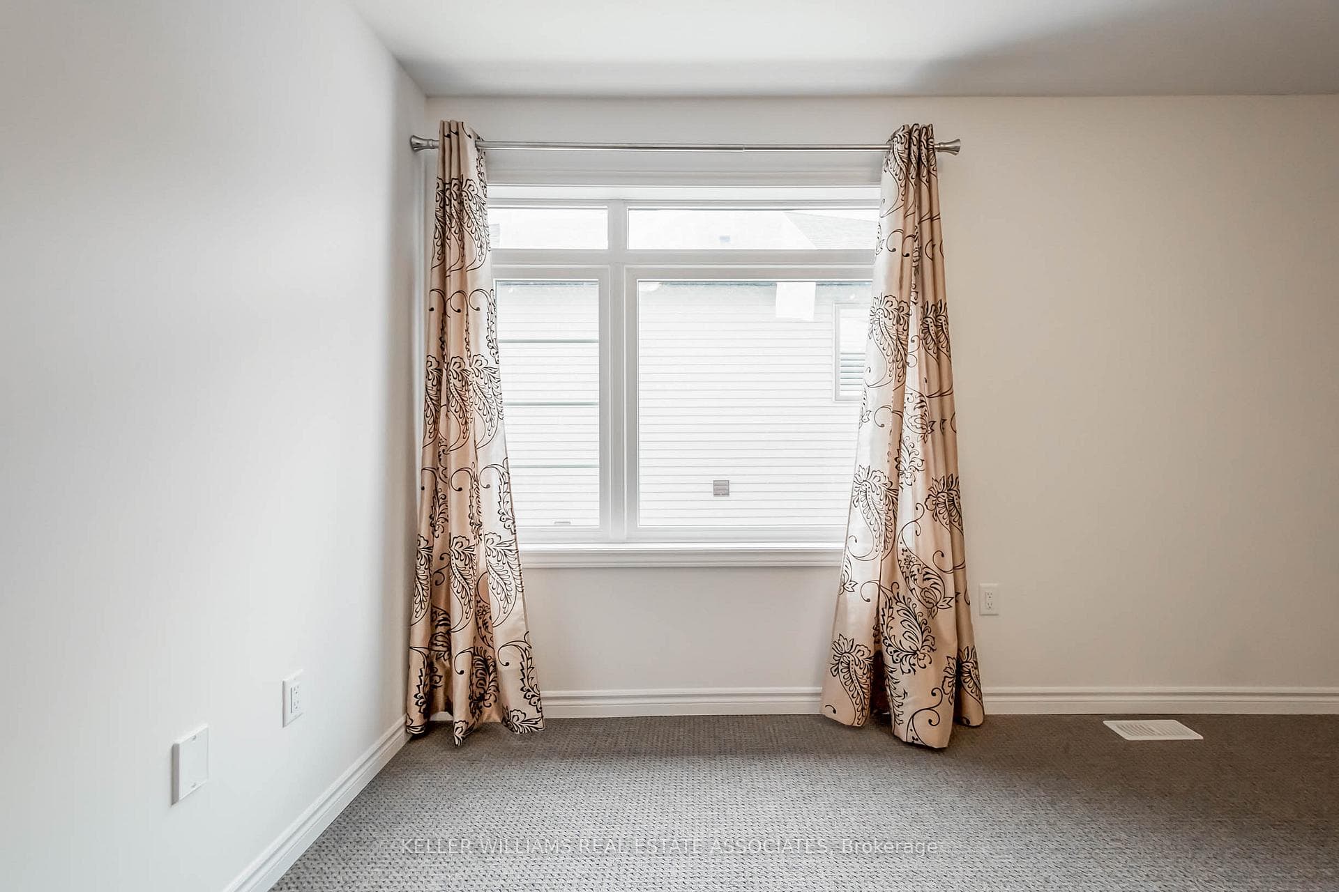 3981 Crown Street photo 14