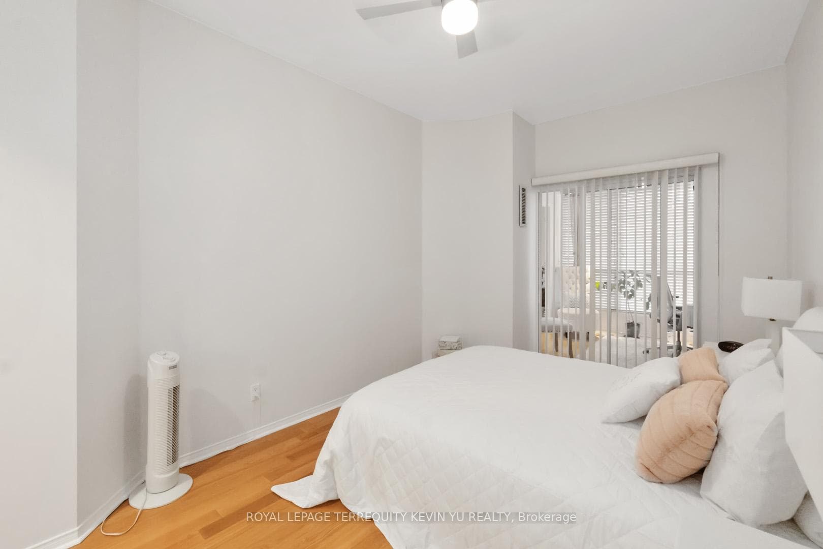 7 King Street Unit 2215 photo 26