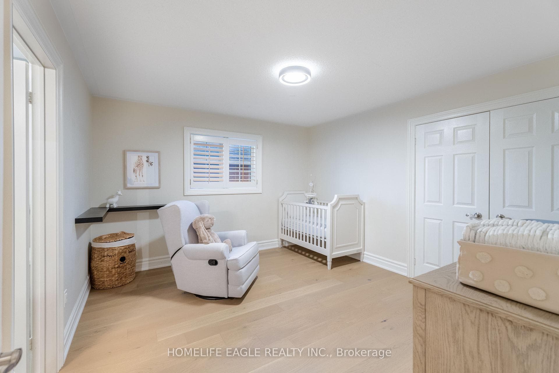 200 Narinia Crescent photo 18