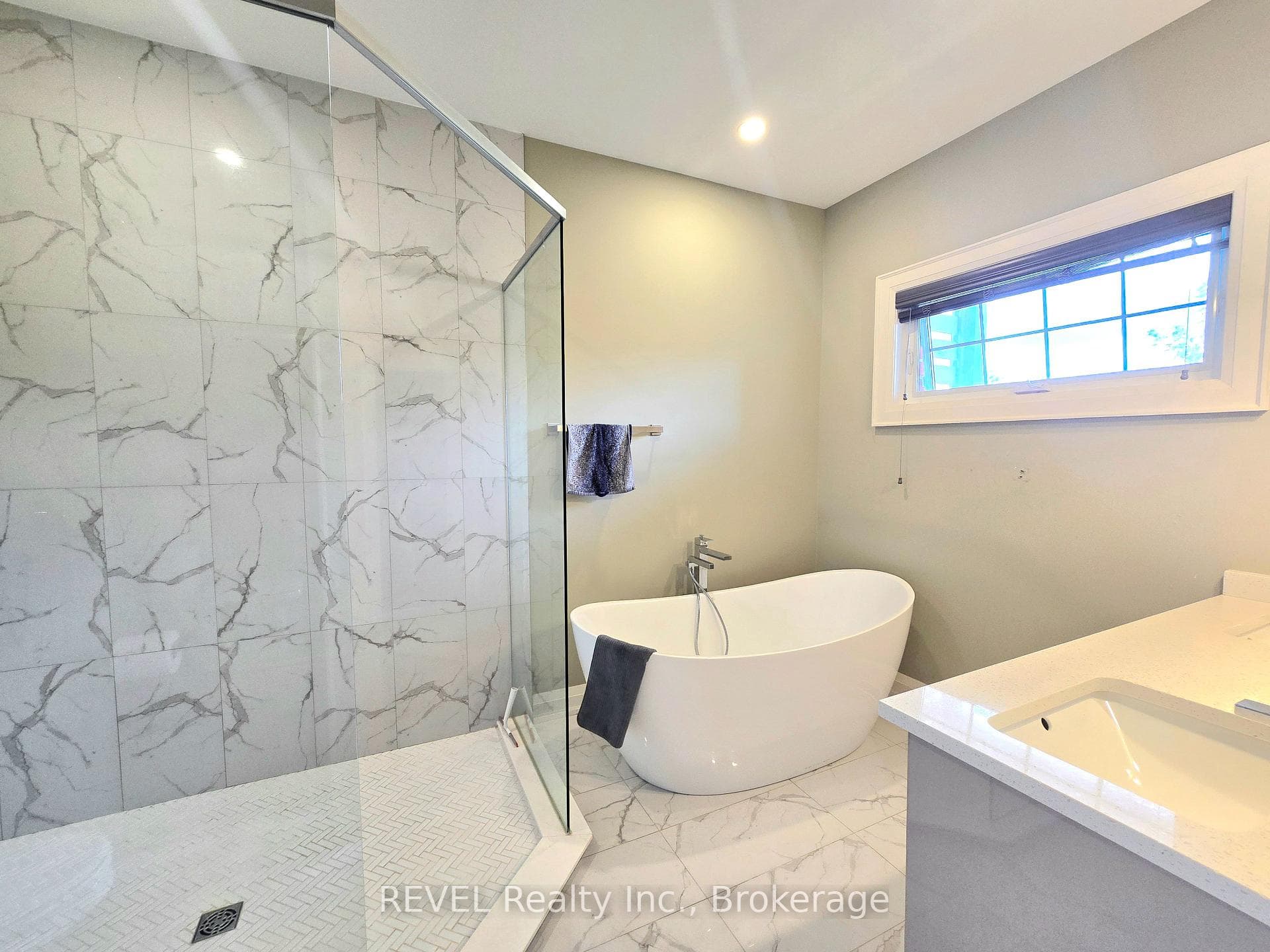 84 WELLAND Road Unit UPPER ONLY #11 photo 38