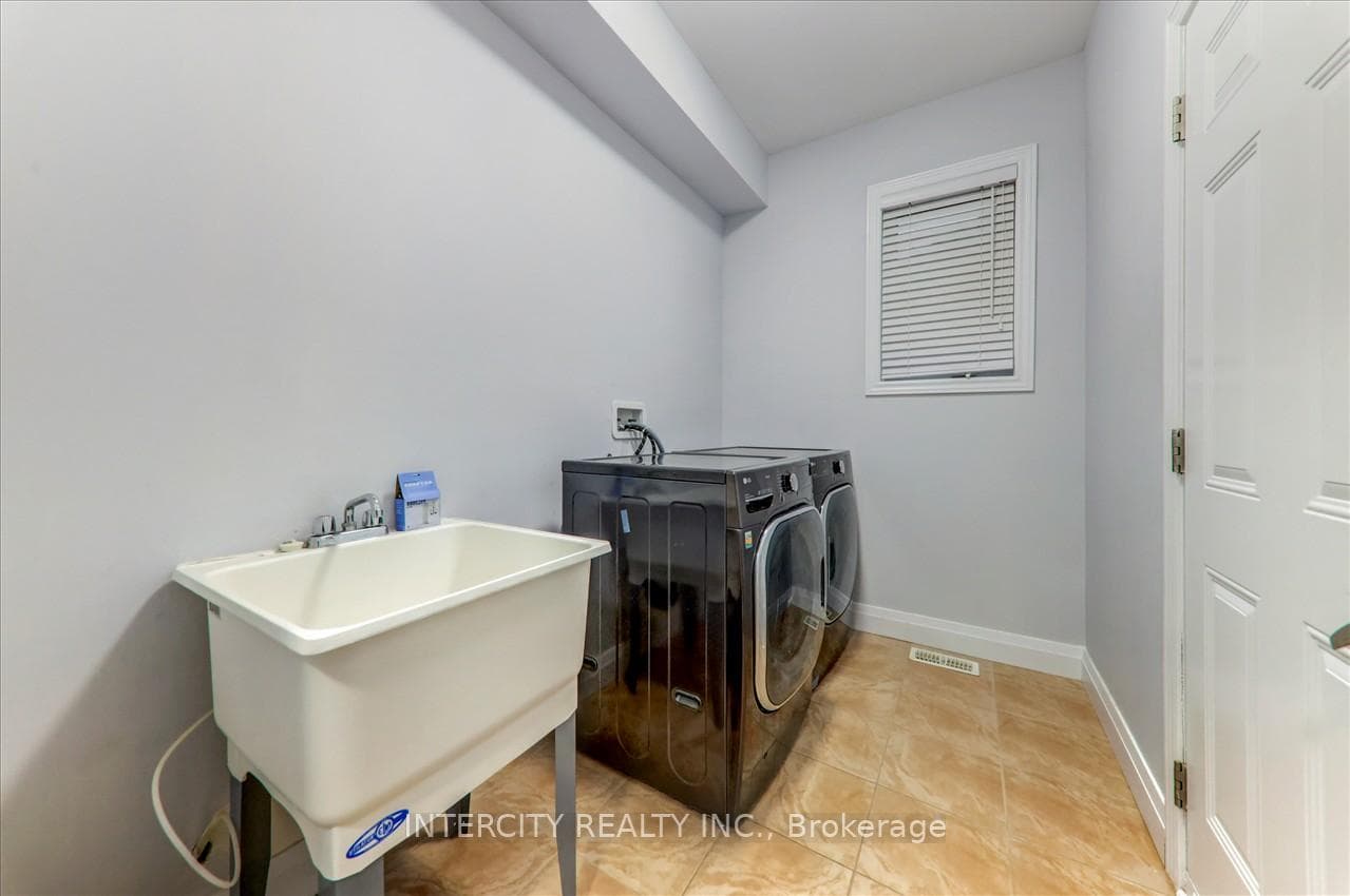 645 Armstrong Road photo 15