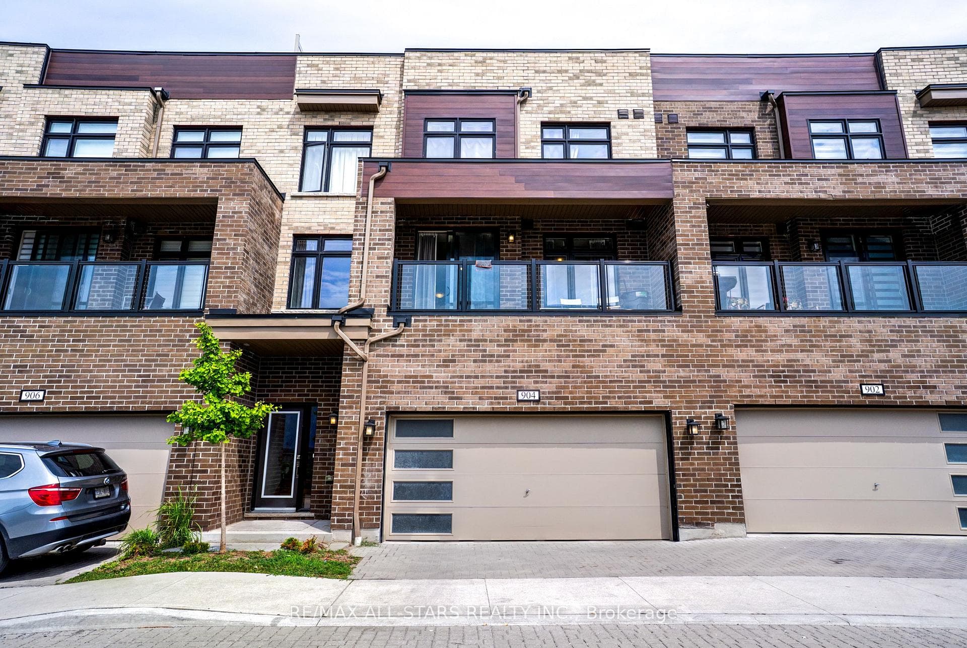 1865 Pickering Parkway Unit #904 photo 1