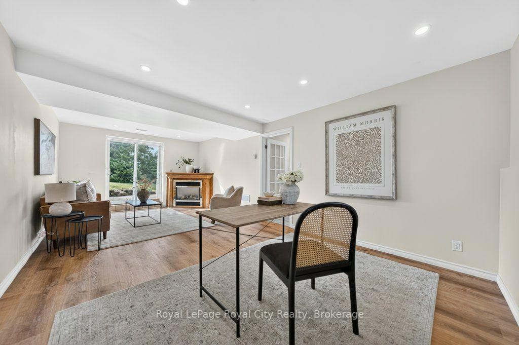 18 Springdale Boulevard photo 30