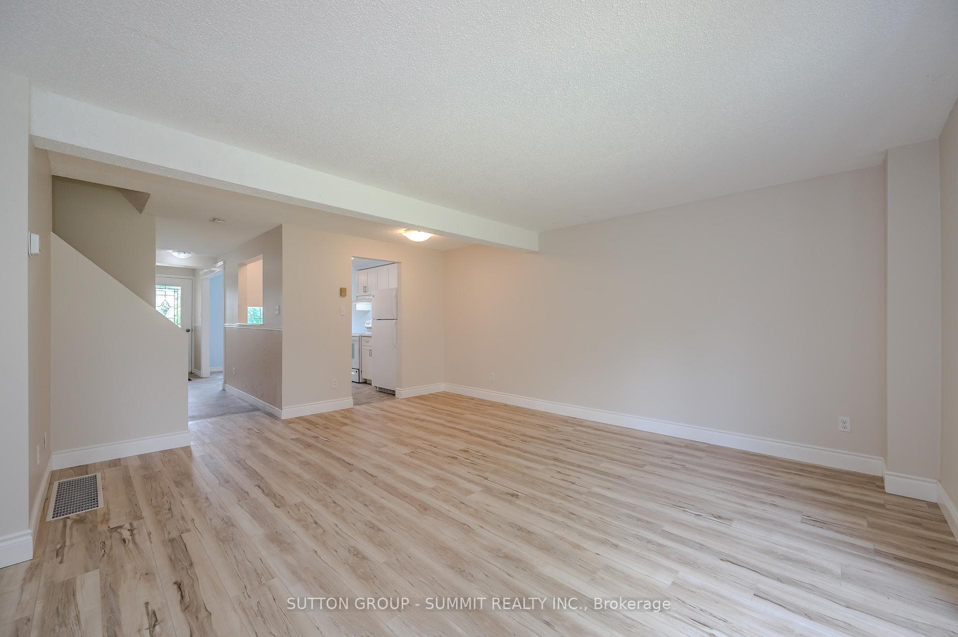 24 DANVILLE Avenue photo 9