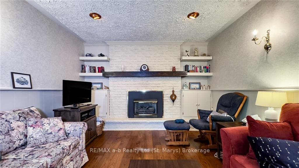 3 SPARLING Crescent photo 23
