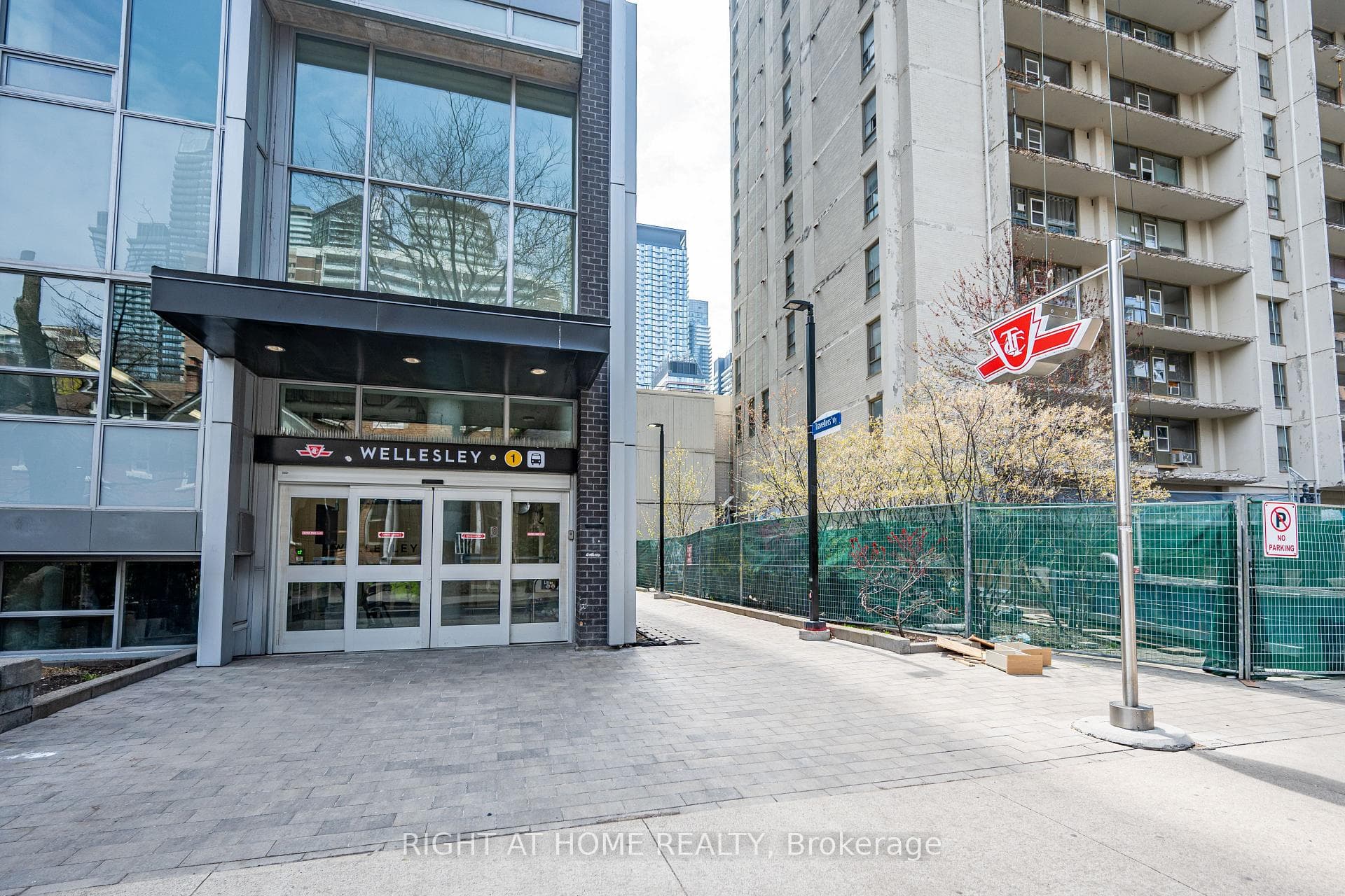555 Yonge Street Unit 802 photo 19