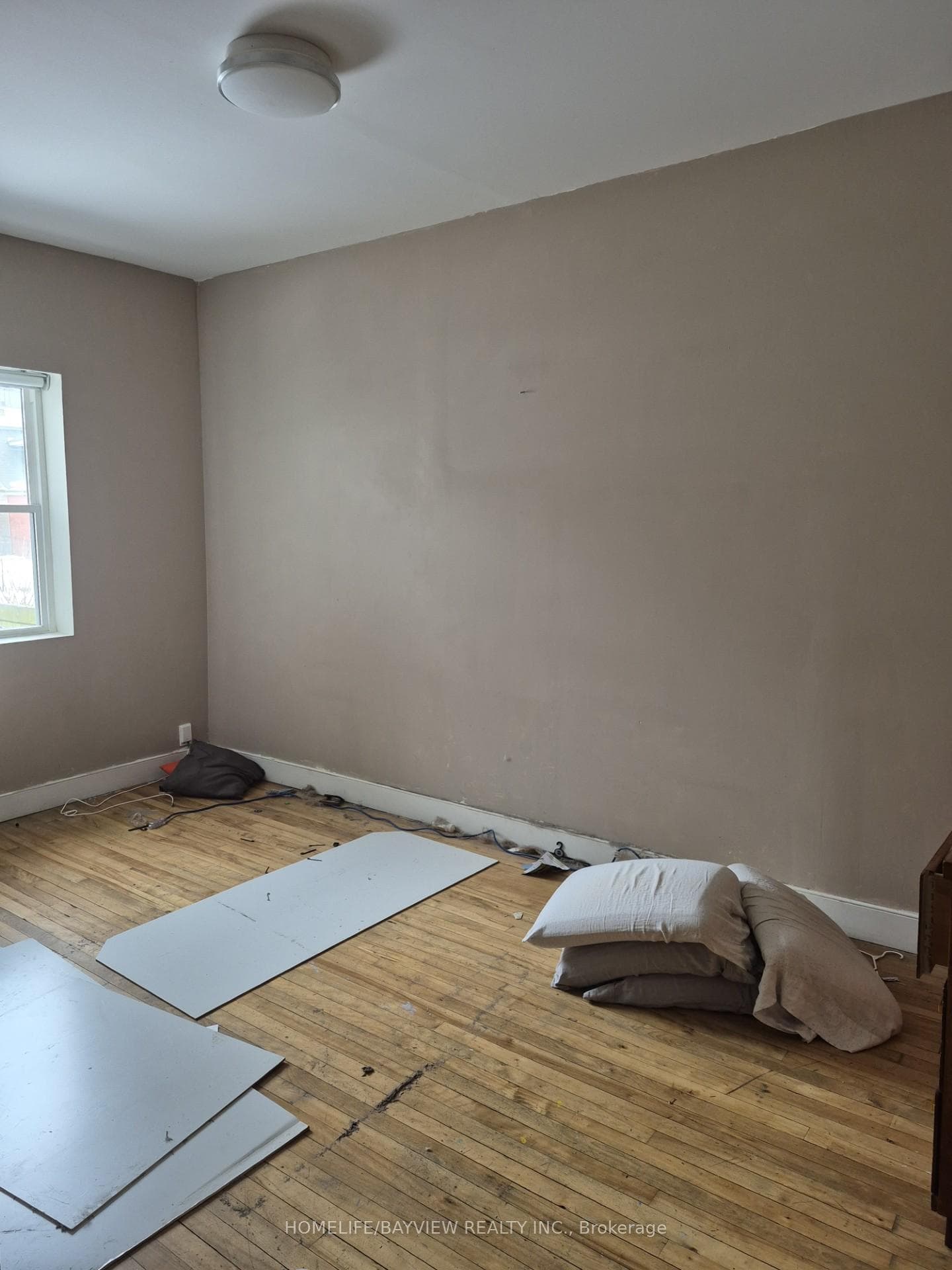 326 Rhodes Avenue photo 3