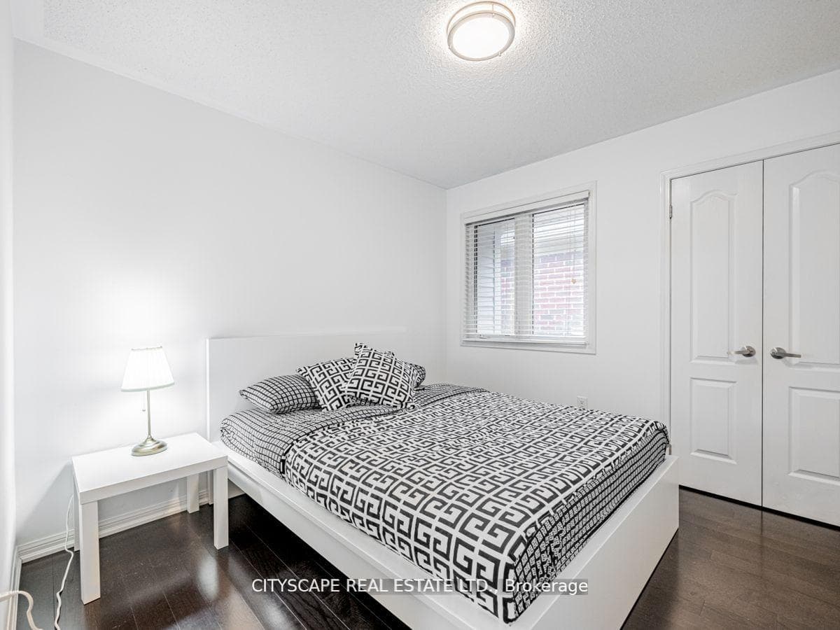 839 Etherington Way photo 31