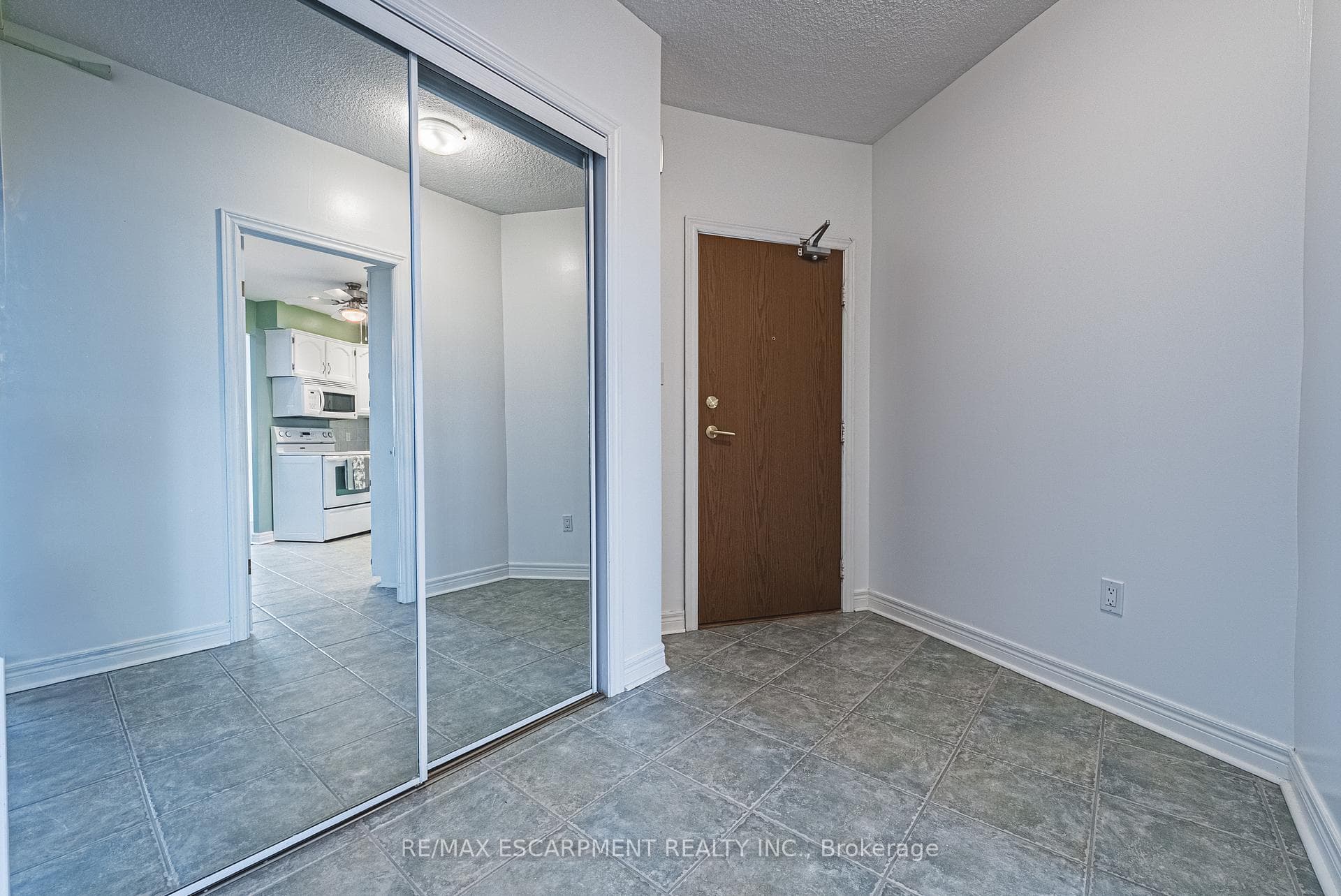 5250 LAKESHORE Road Unit 1009 photo 15