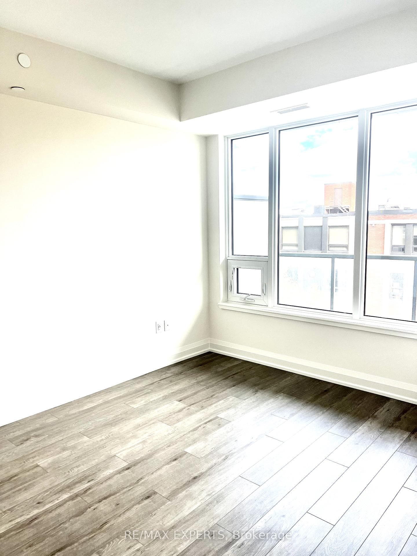 212 King William Street Unit 602 photo 6