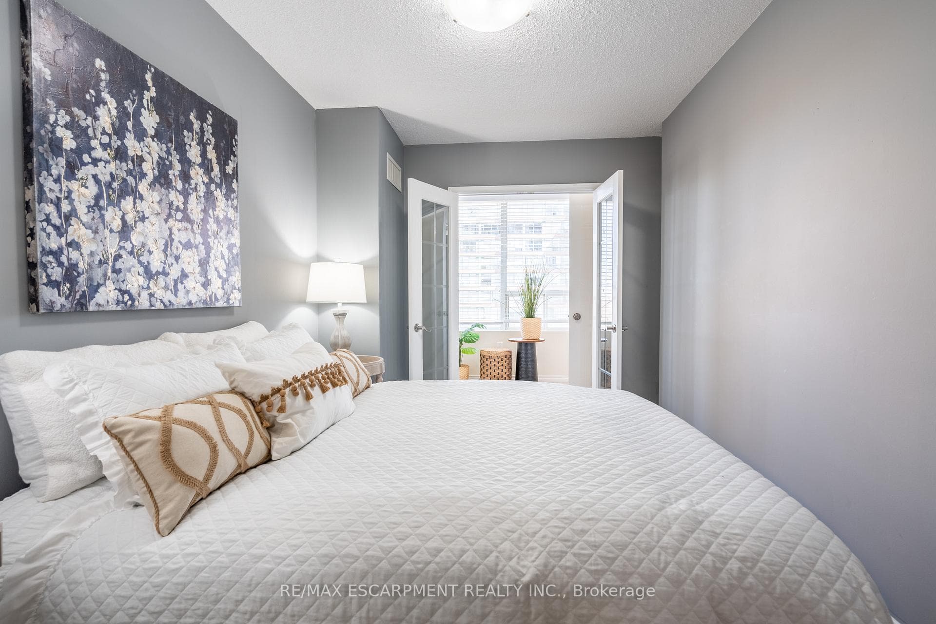1270 Maple Crossing Boulevard Unit 1403 photo 21