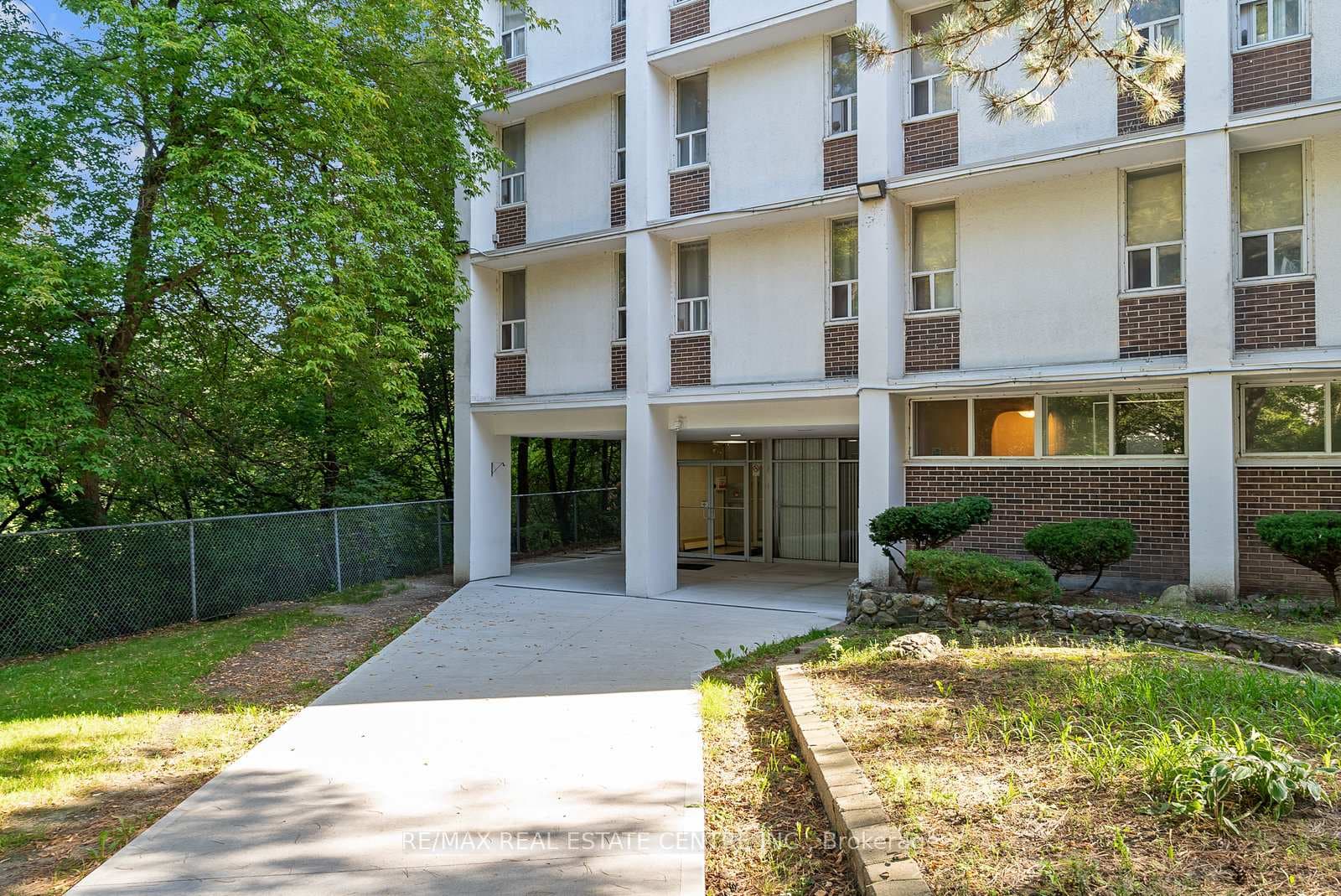 2245 Eglinton Avenue Unit 1010 photo 33