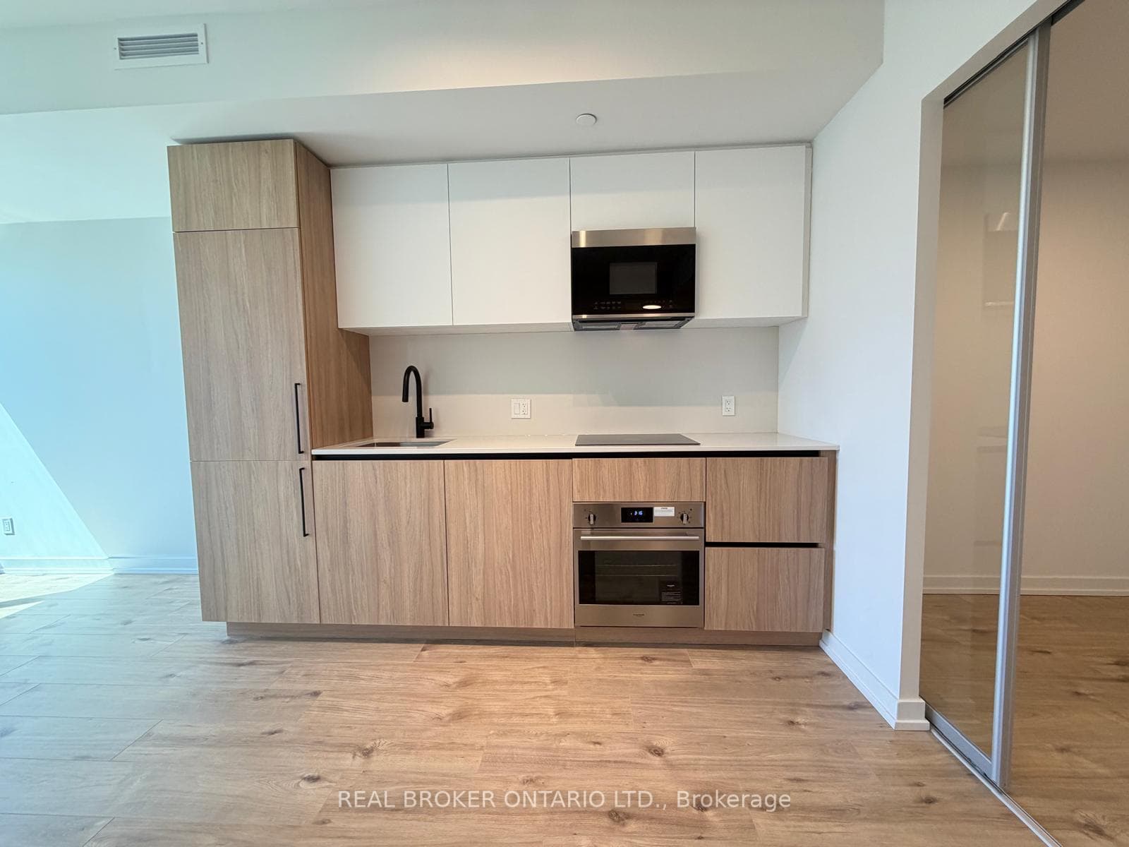 35 PARLIAMENT Street Unit 724 photo 5