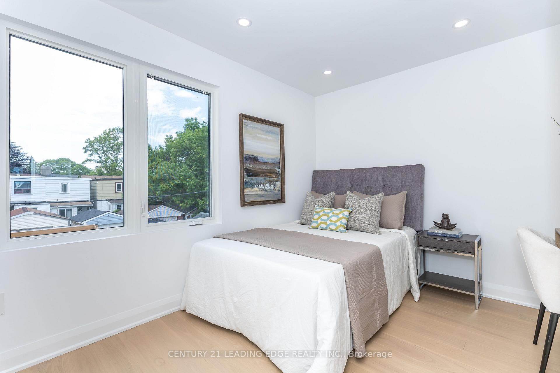 12 Marigold Avenue photo 23