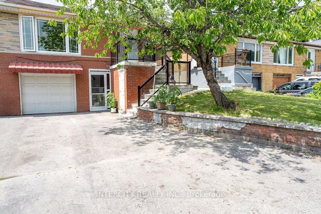 76 Felan Crescent photo 3