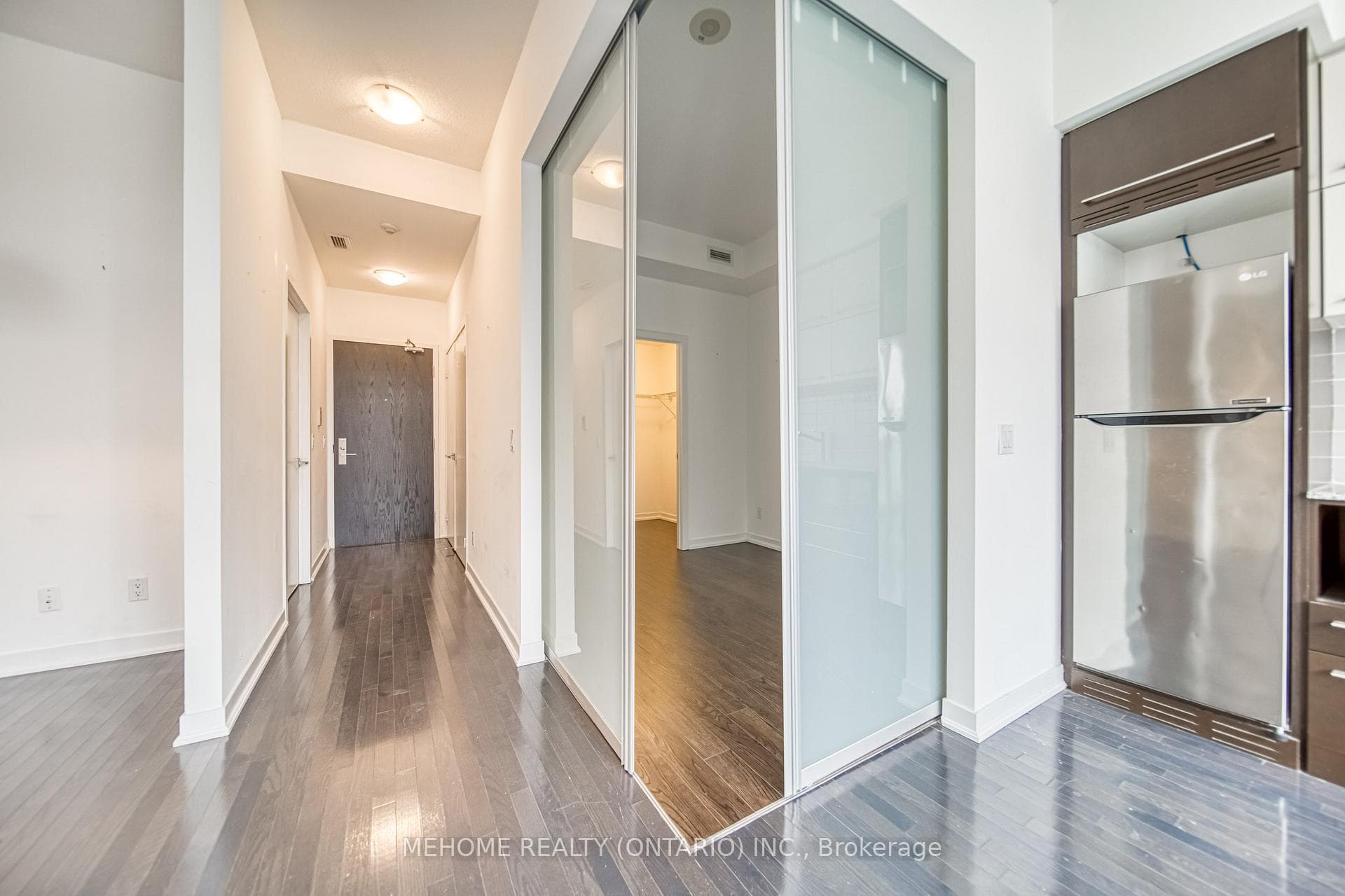 770 Bay Street Unit 2707 photo 24
