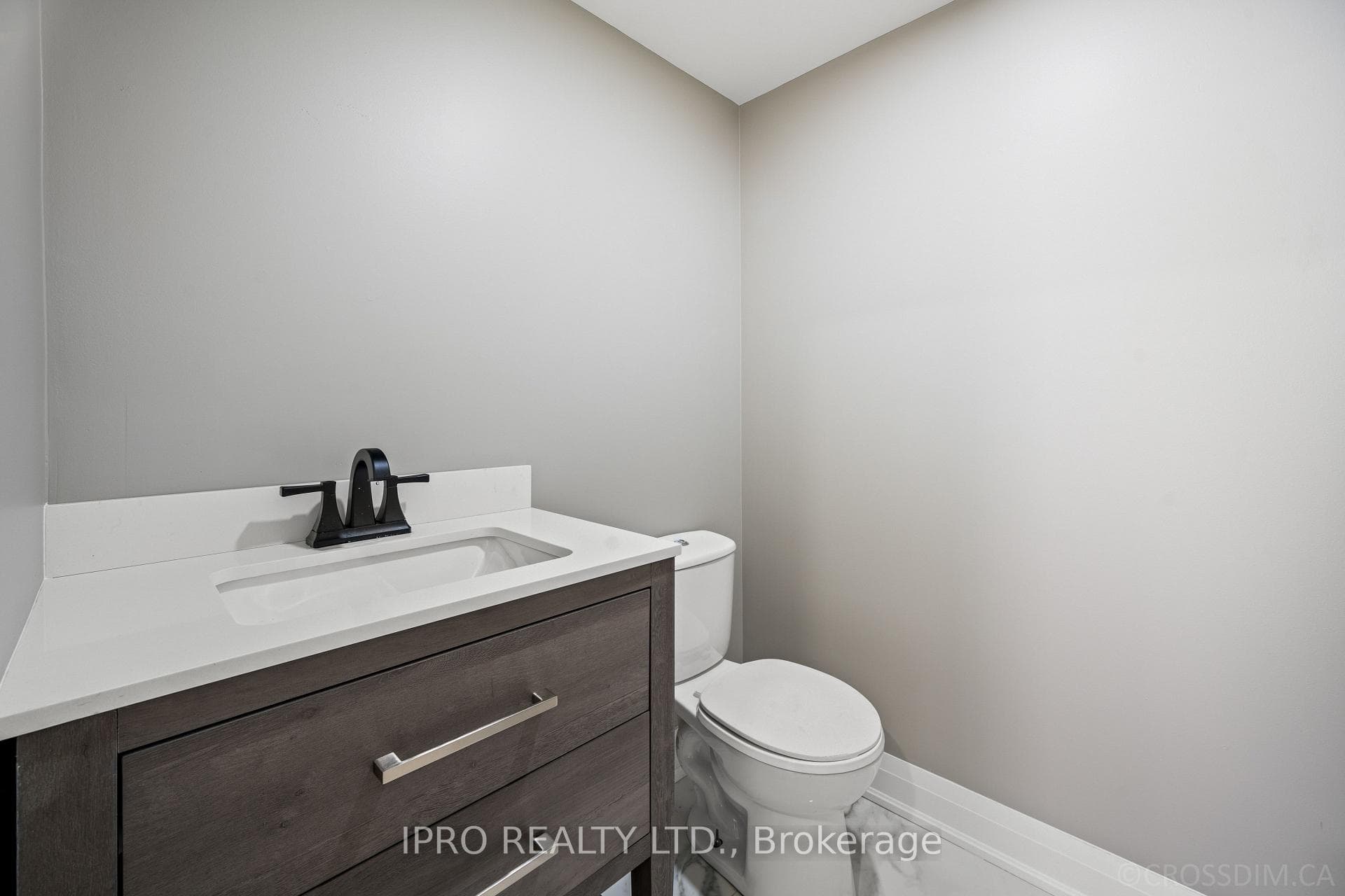 4997 Saint Clair Avenue photo 13