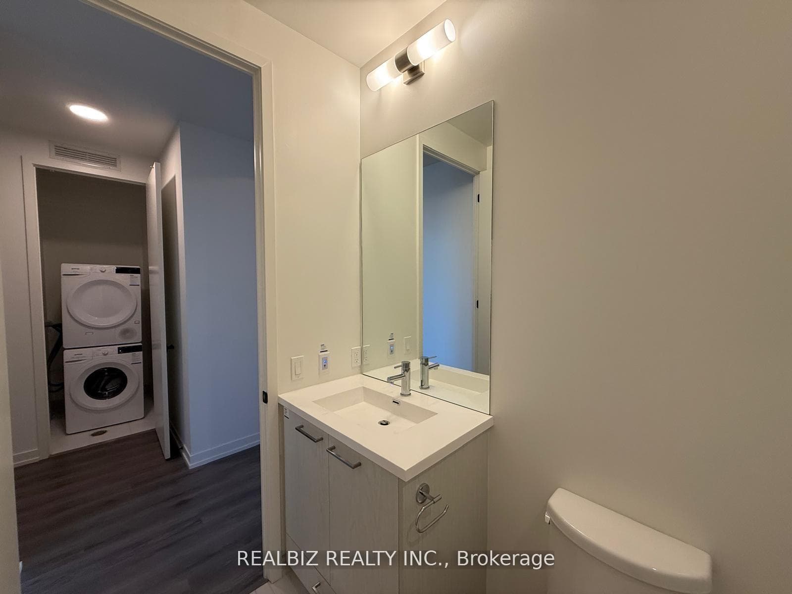 28 Interchange Way Unit 105 photo 15