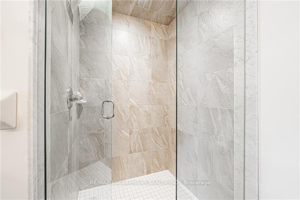 43 Kerman Avenue Unit 8 photo 16