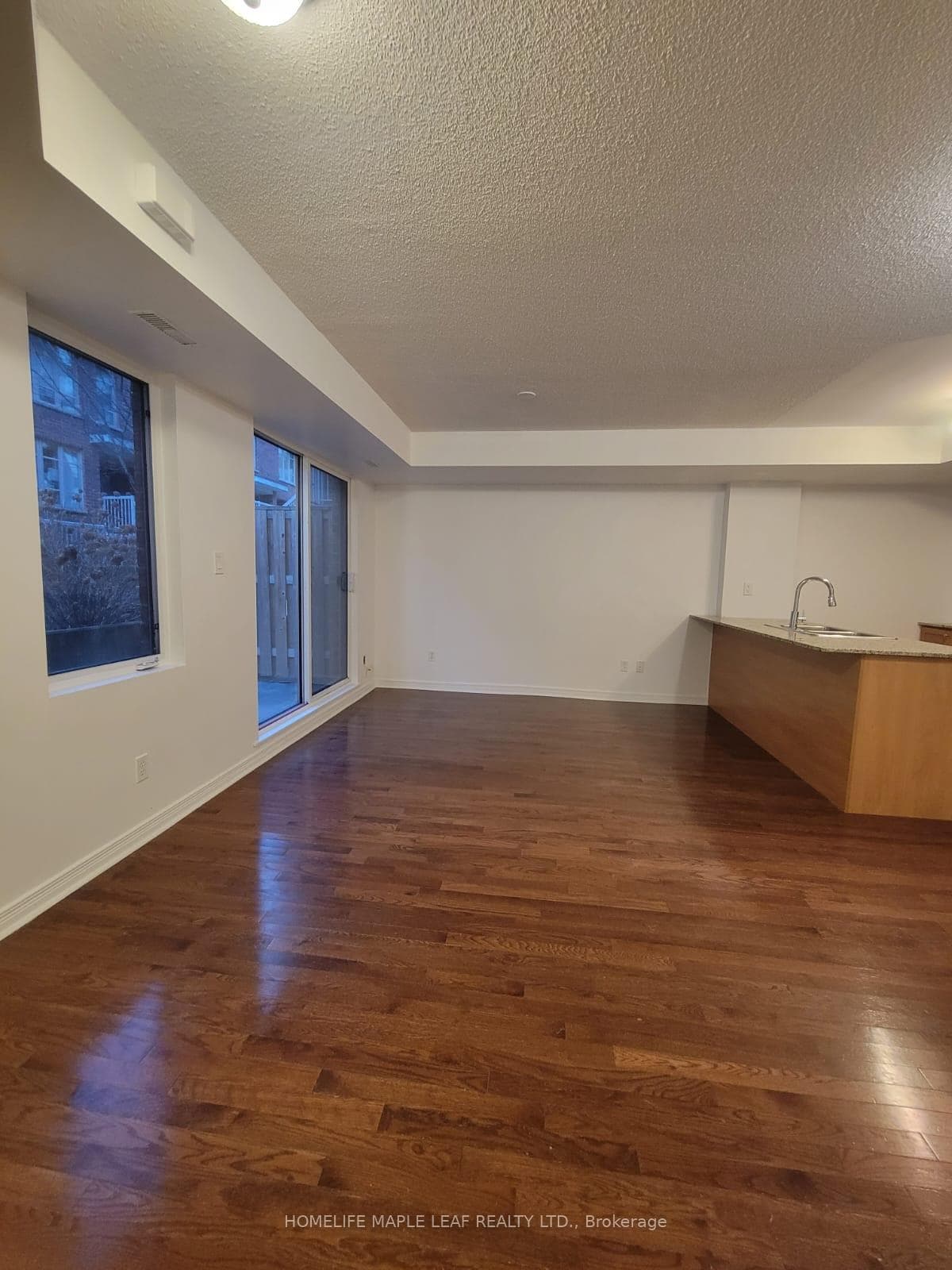 11 Ruttan Street Unit 124 photo 5