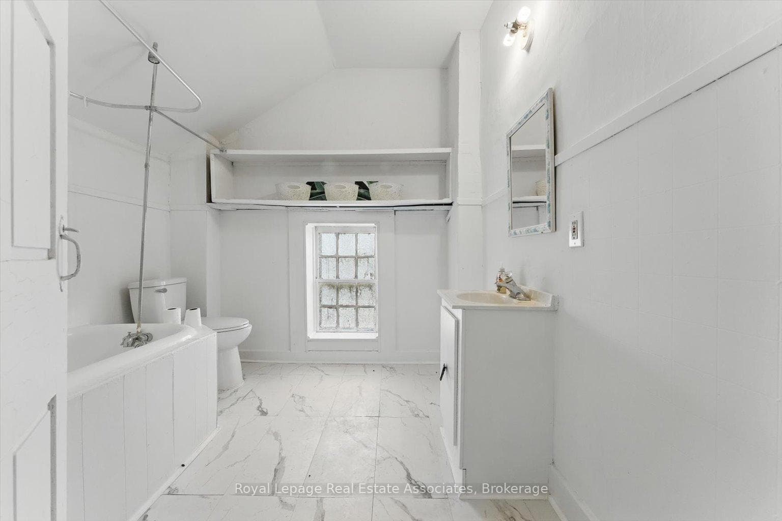 401 Draper Street photo 14