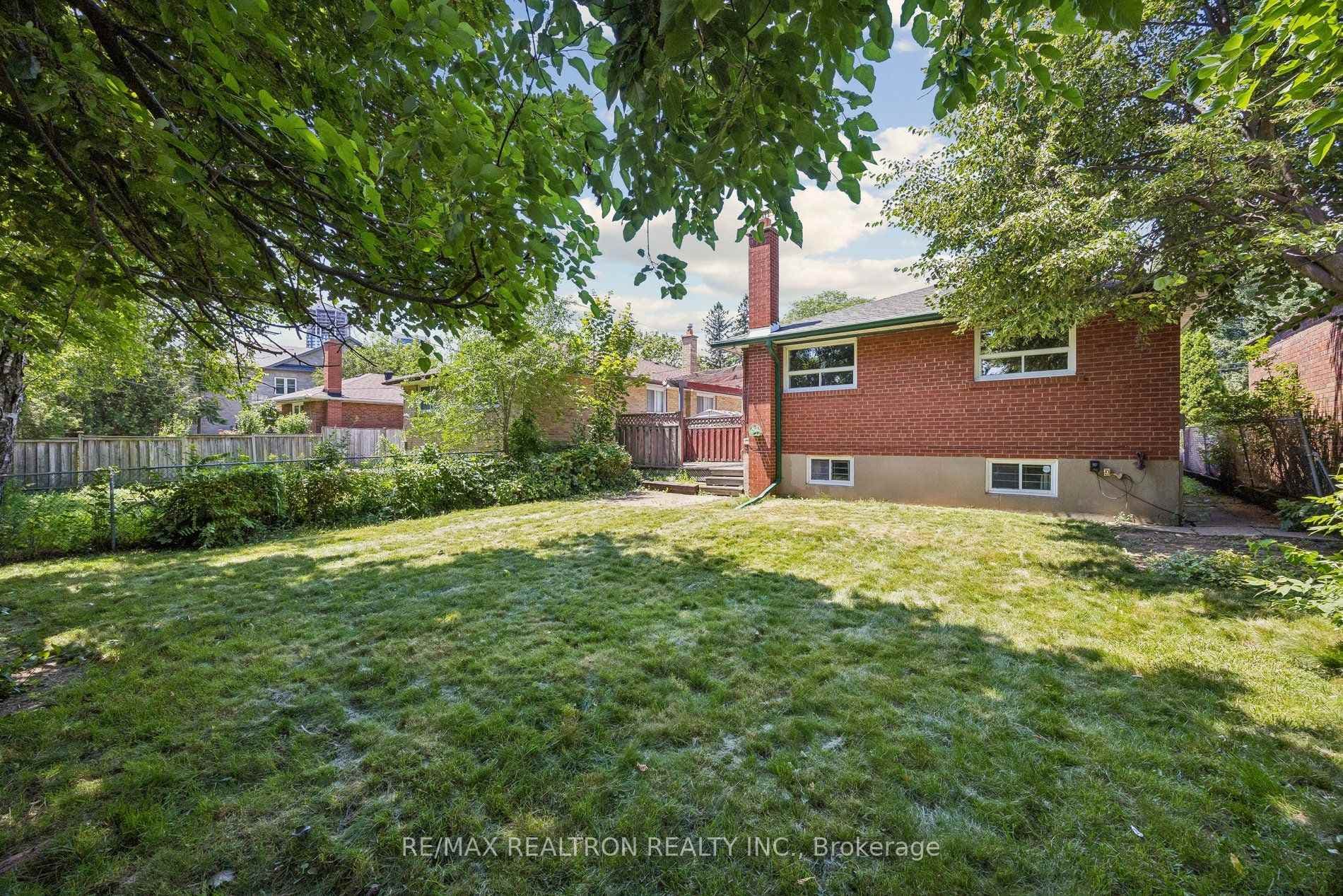 17 Chancellor Drive photo 31