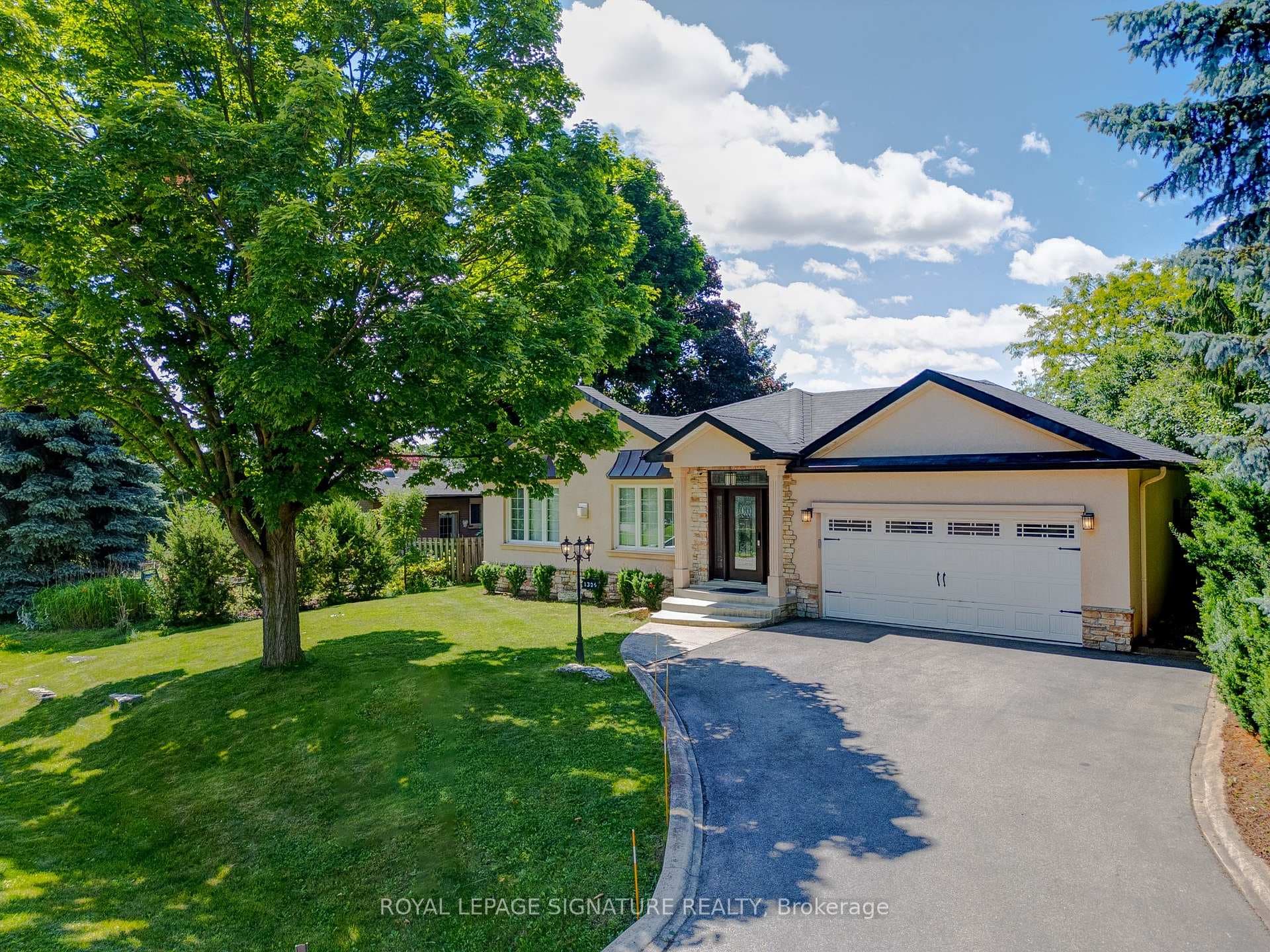 1306 Langdale Crescent photo 1