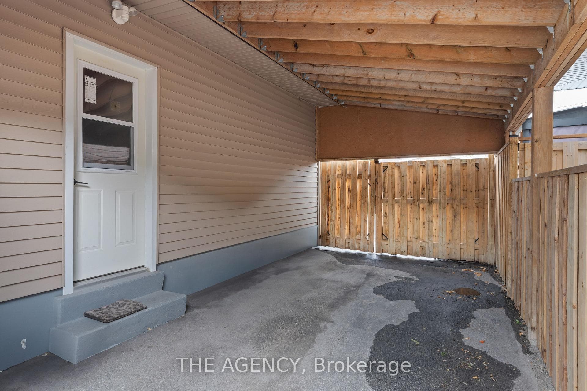 329 Gatfield Avenue photo 4