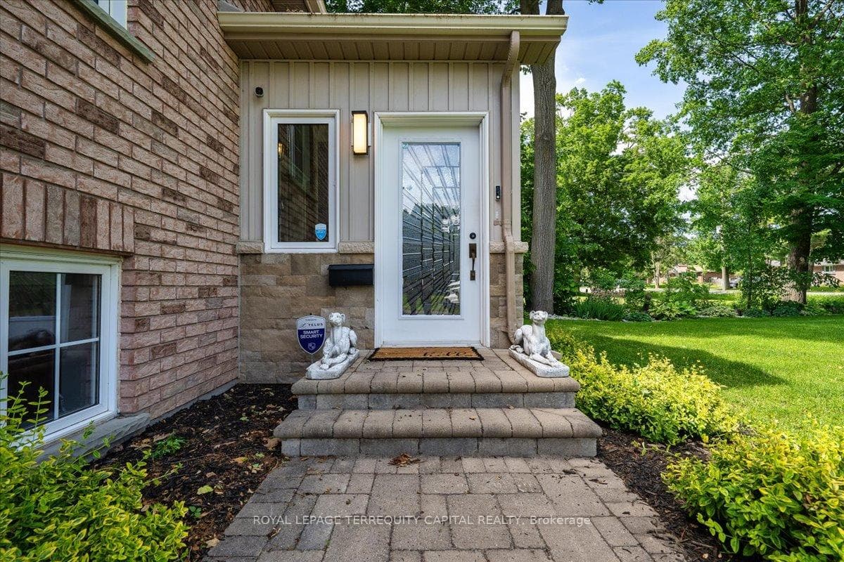 1192 St. Vincent Street photo 3
