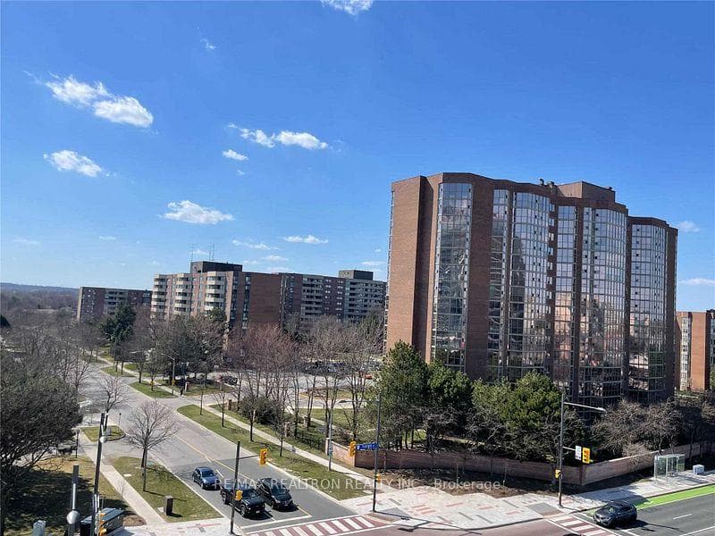 9471 Yonge Street Unit 710 photo 16