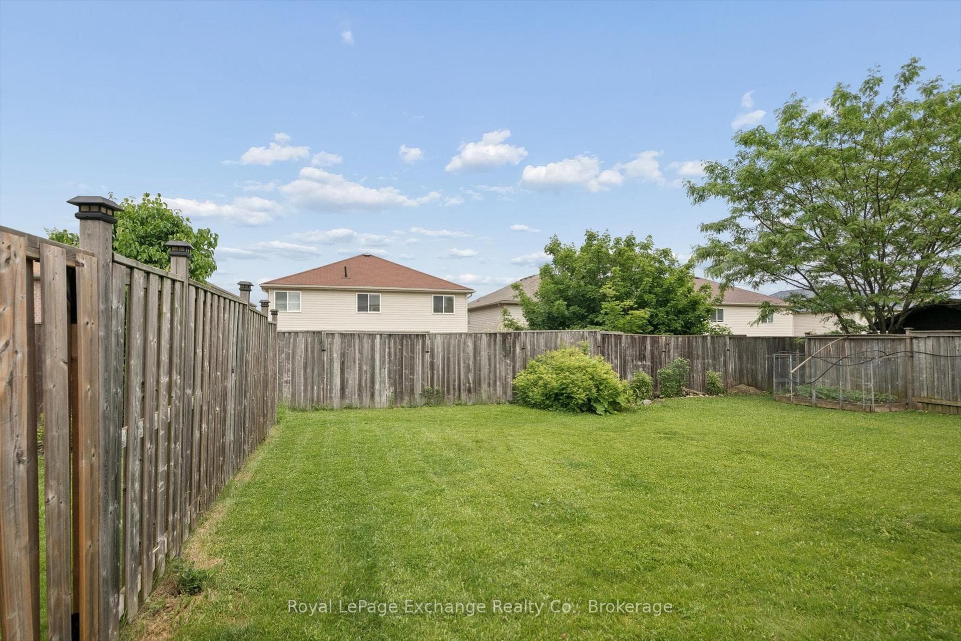 64 Hasler Crescent photo 36