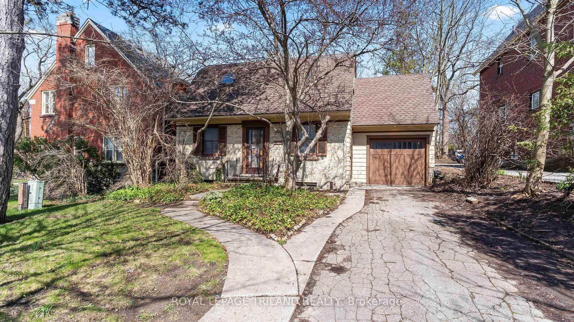 1096 RICHMOND Street photo 1