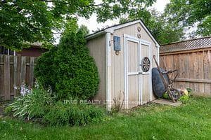 7 Longbourne Crescent photo 10