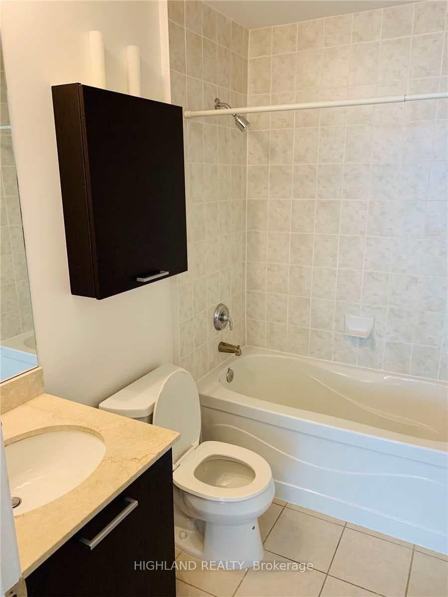 37 Grosvenor Street Unit 3201 photo 9