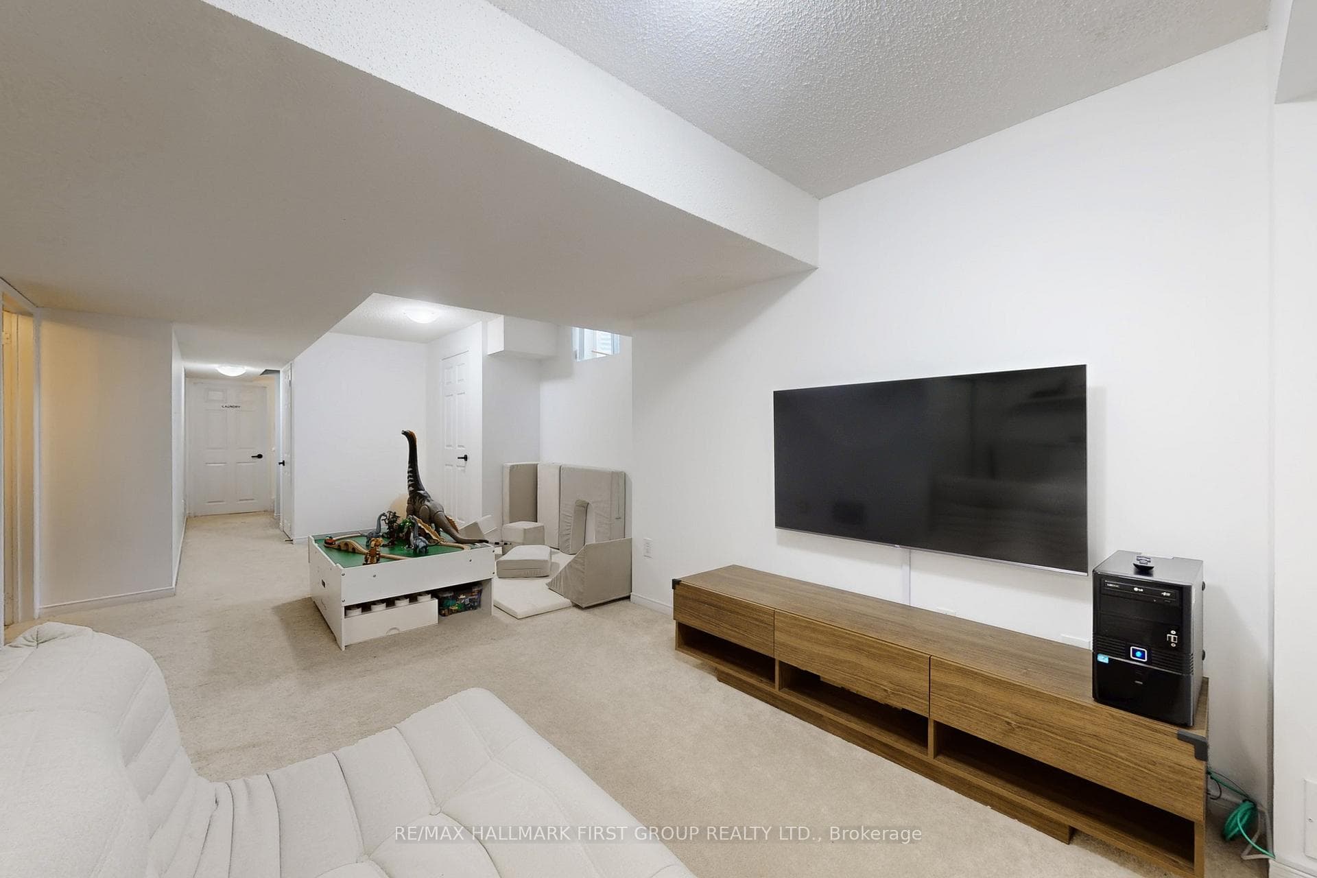 143 Hainford Street photo 38