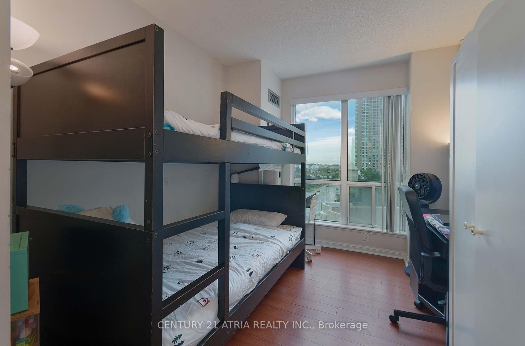 8 Lee Centre Drive Unit 710 photo 24