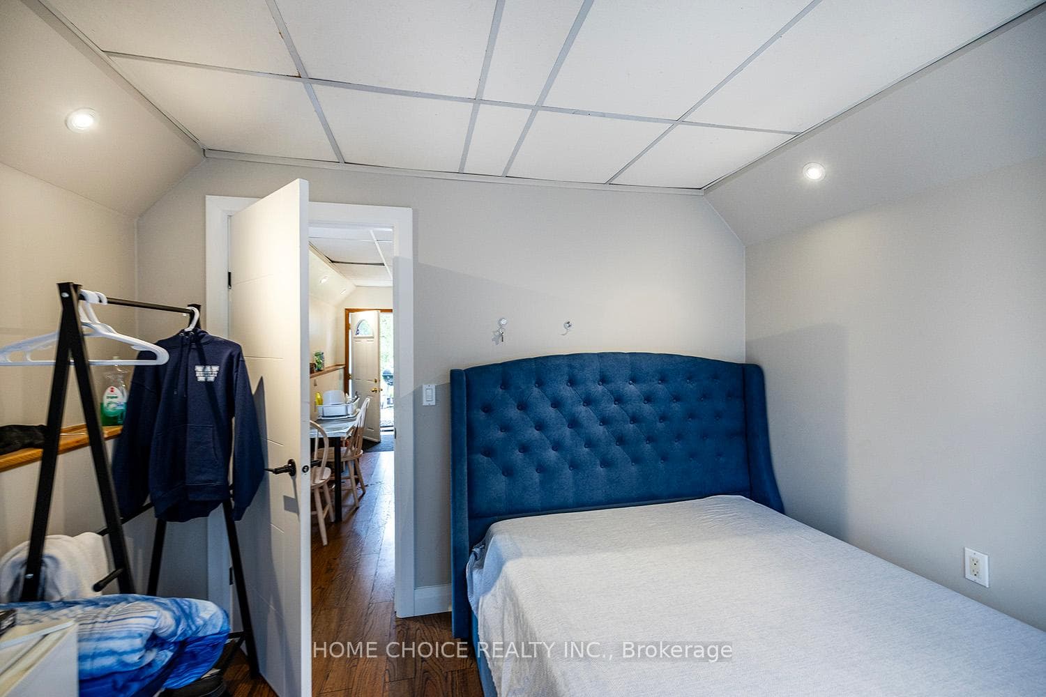 304 Nipigon Street photo 24