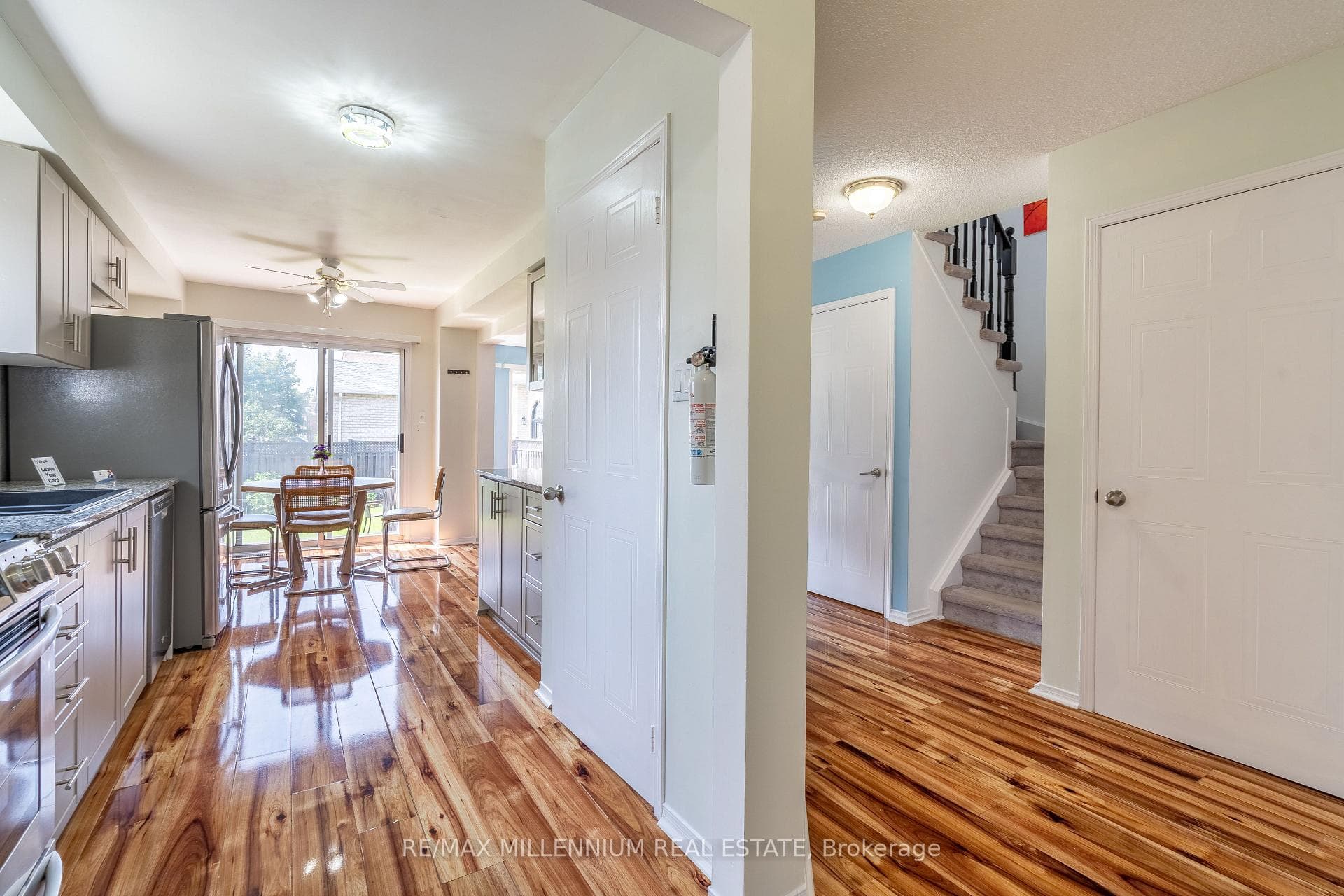 2 Rundle Crescent photo 6