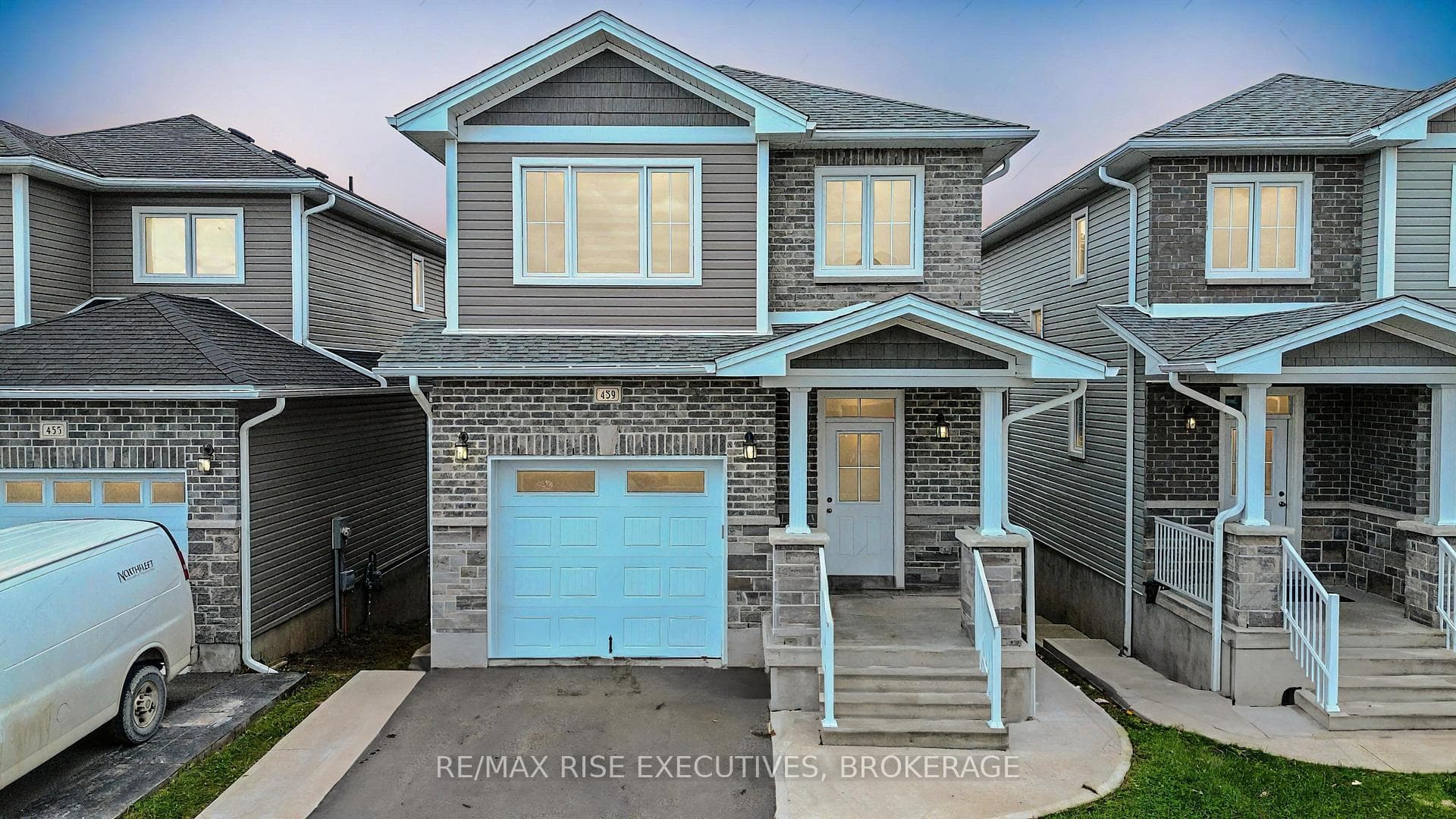 459 Beth Crescent photo 1