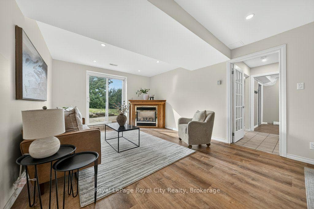 18 Springdale Boulevard photo 31