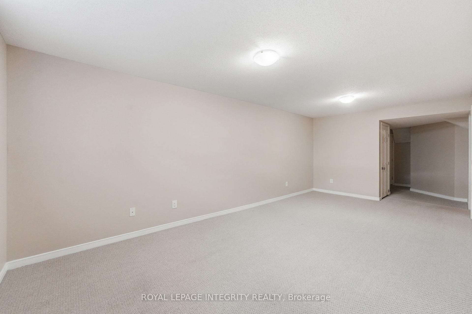 300 Rolling Meadow Crescent photo 33