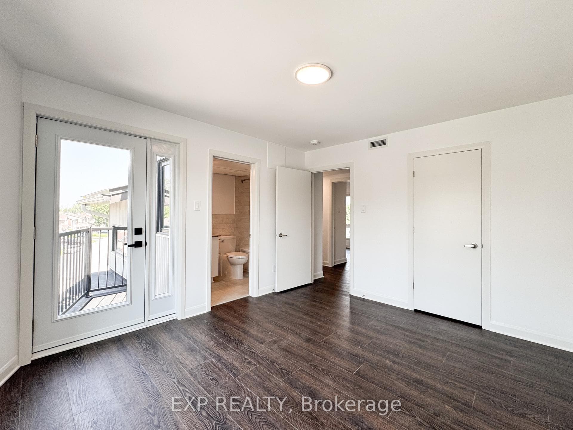 25 Fair Oaks Crescent Unit E photo 14