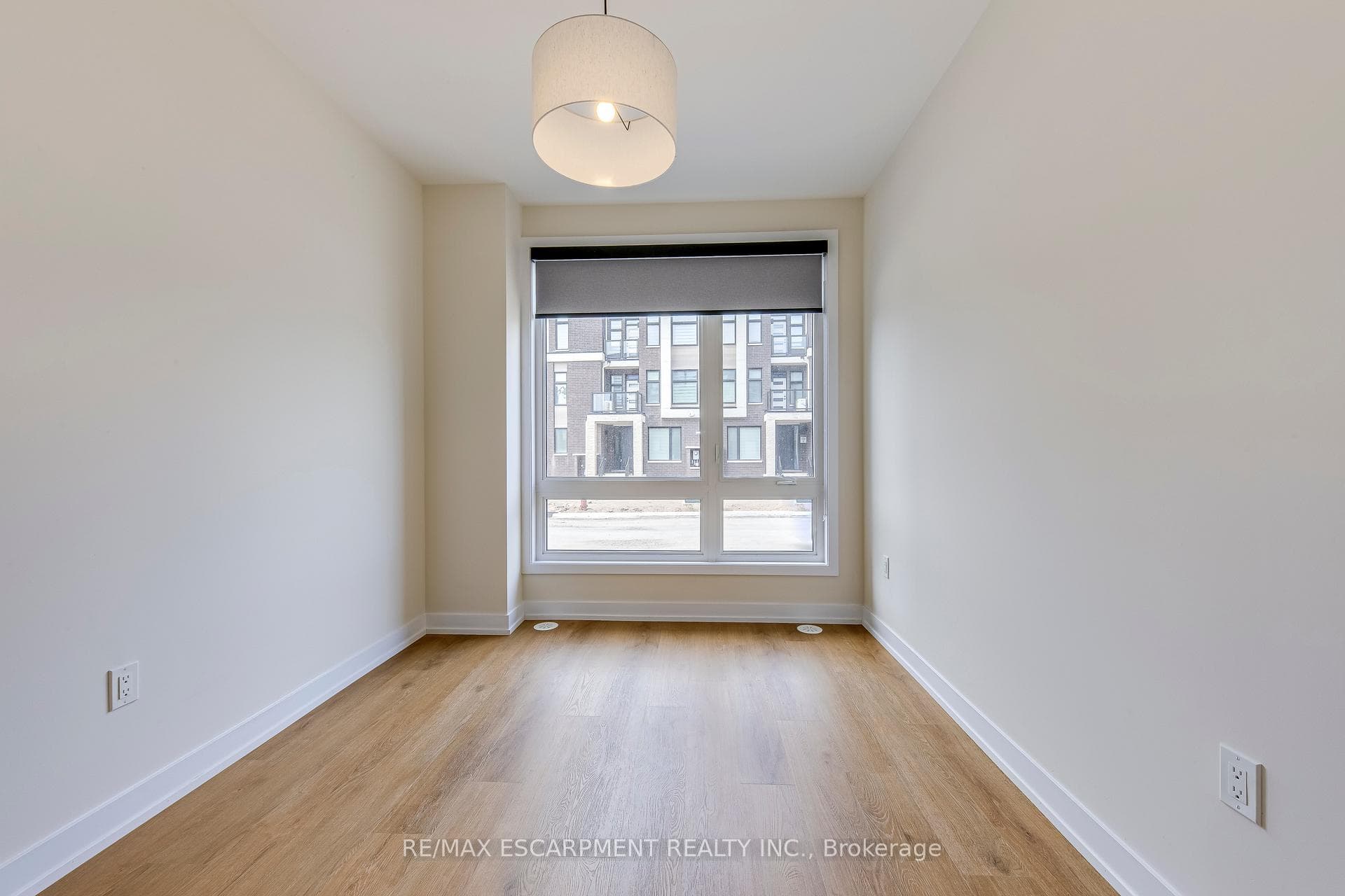 3053 Welsman Gardens photo 5