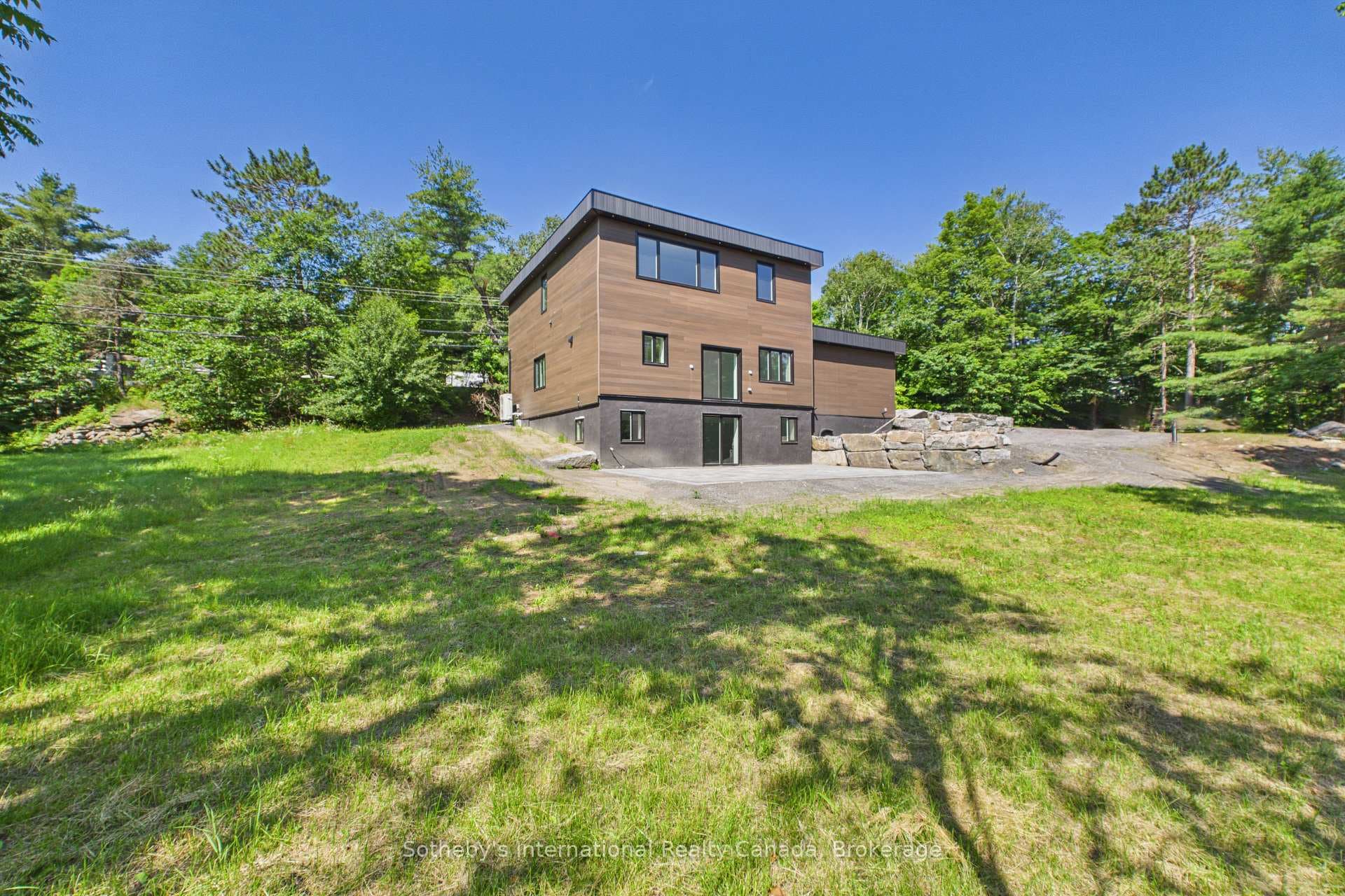 492 Brunel Road photo 38