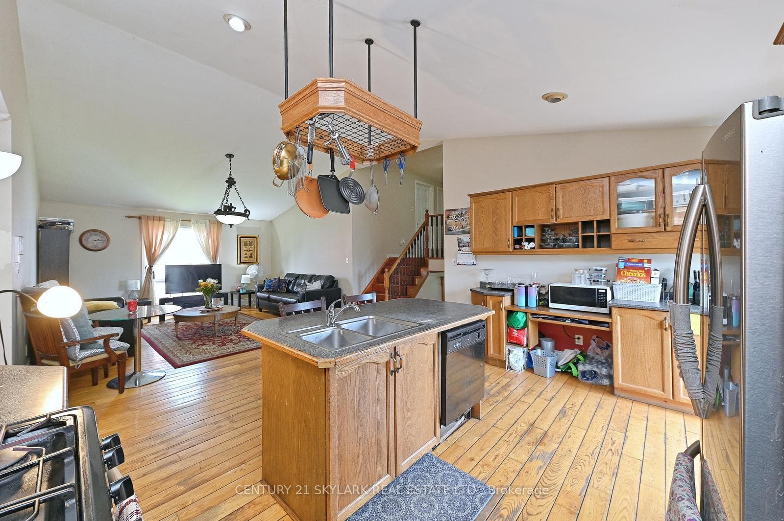 1922 Dalhousie Crescent photo 15