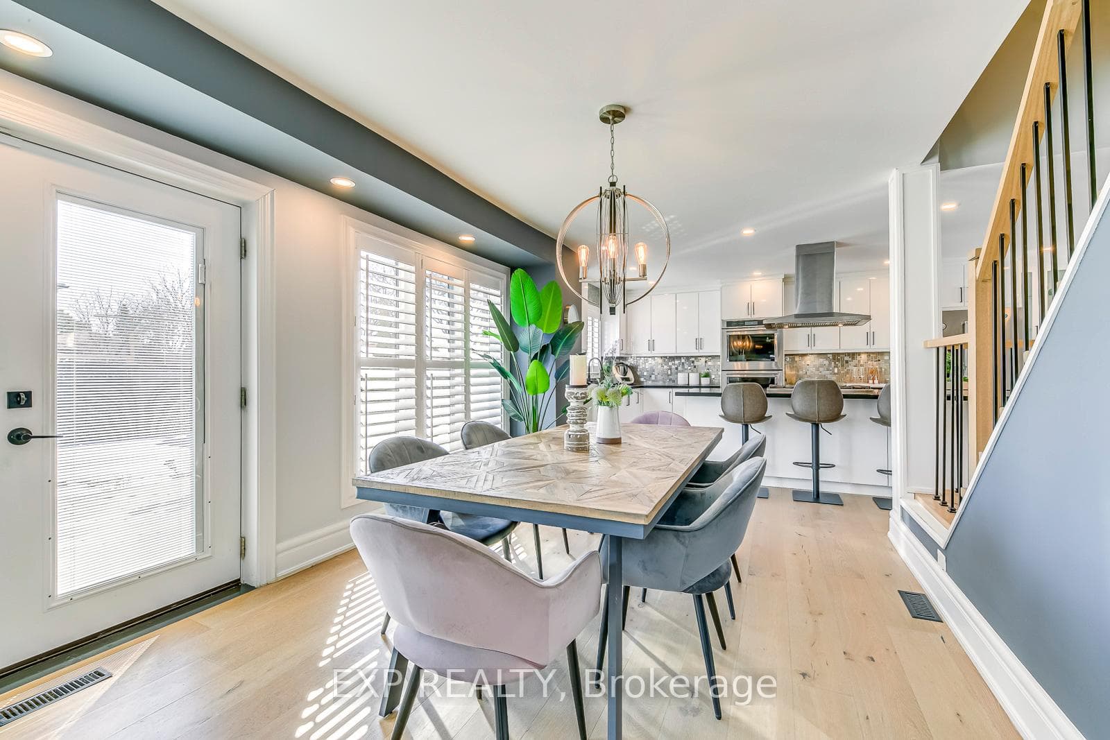 322 Mary Street photo 17