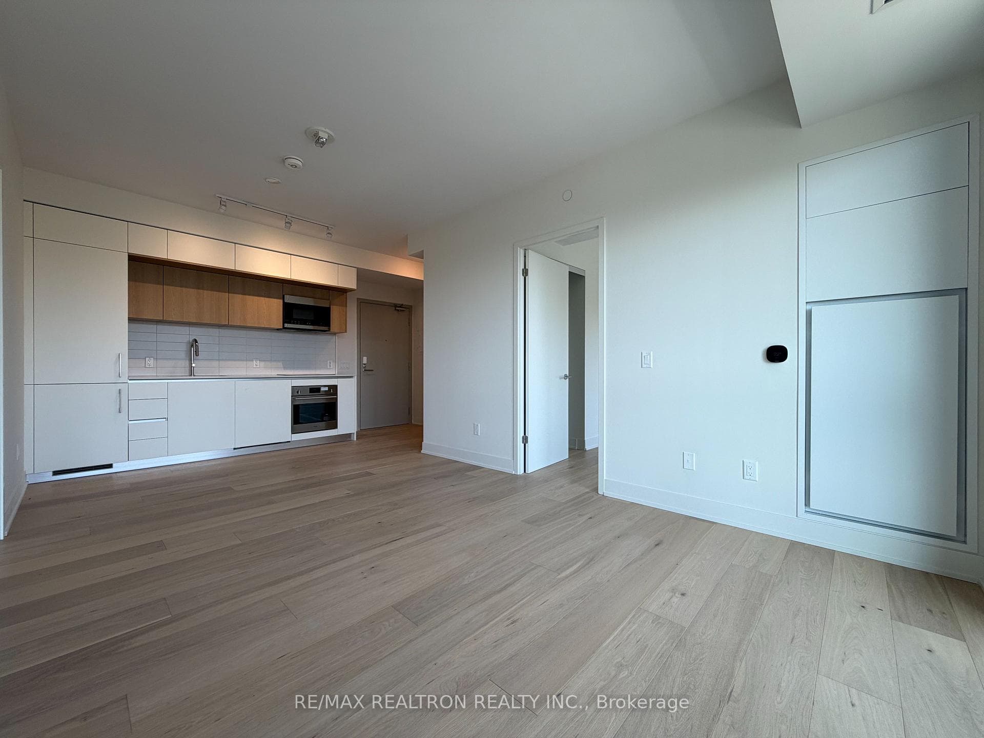 322 Dupont Street Unit 502 photo 9